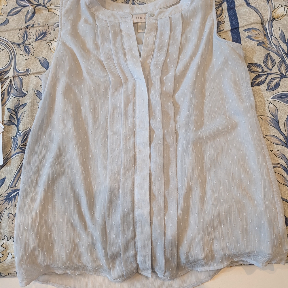 LOFT Women's Light Gray Sleeveless Blouse
